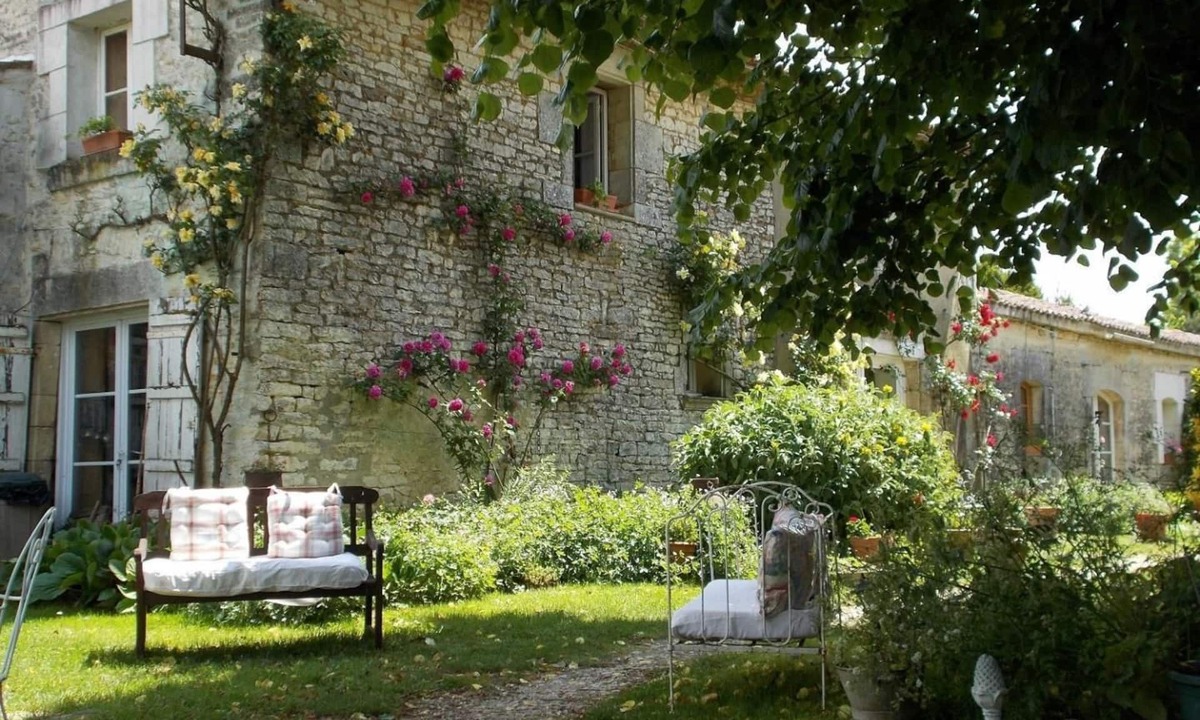 Saint-Hilaire-de-Villefranche Bed & Breakfast | A L'Antan - La Ferme D'Octave