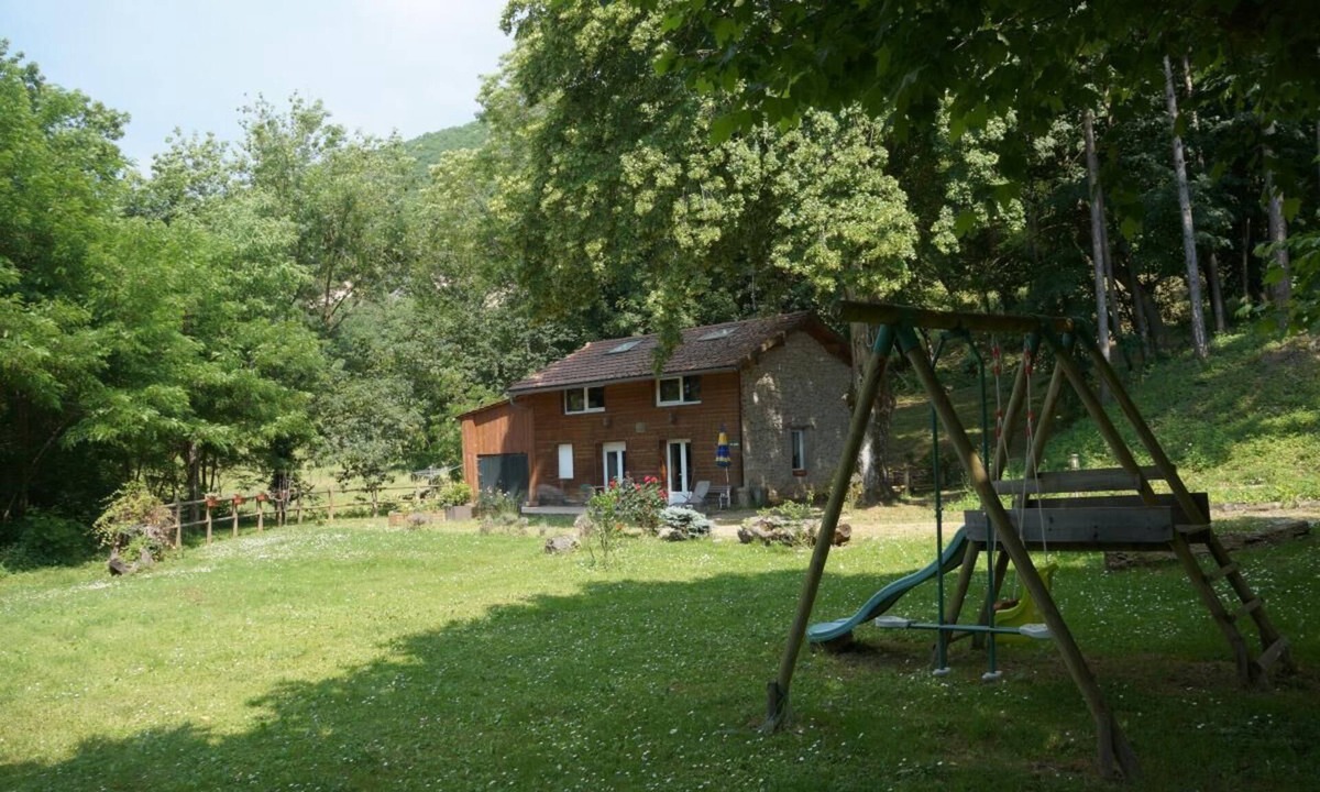 Hostun Cottage | A l'orée du bois - Gîte à Hostun