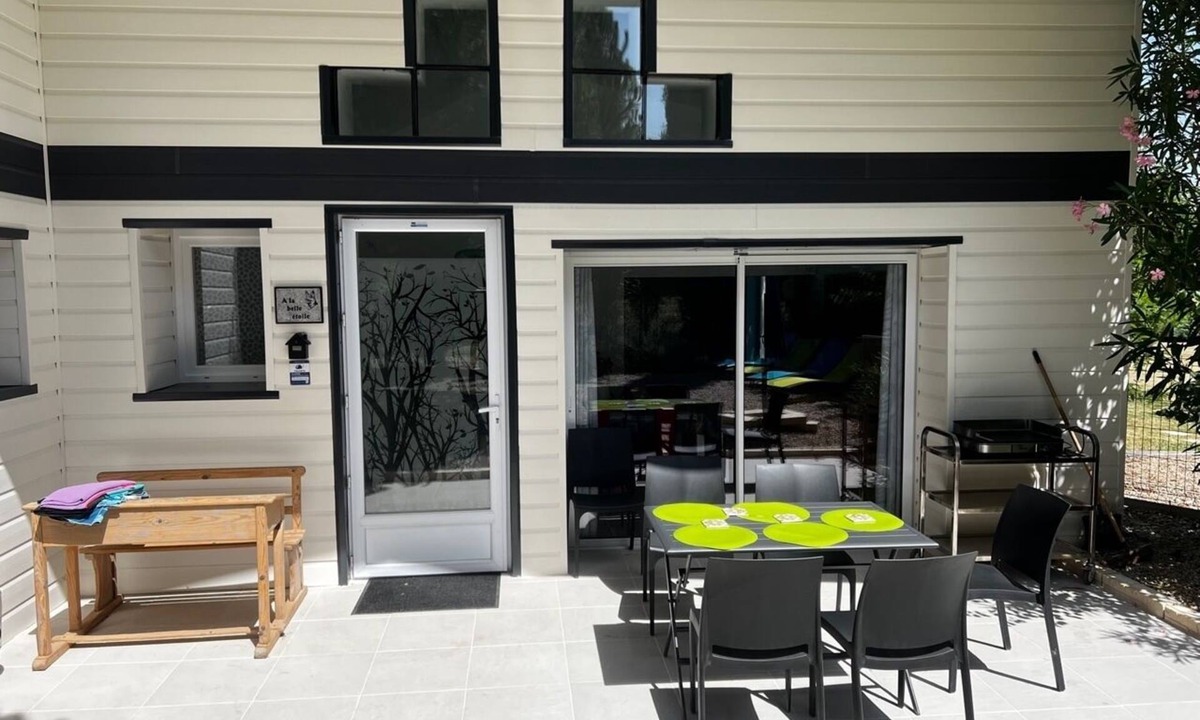 Saint-Germain-dEsteuil House | A LA Belle Etoile Maison Climatisee