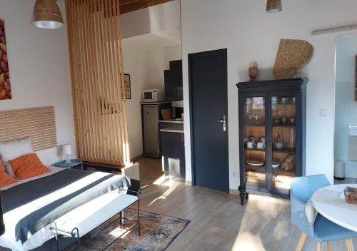 Montbrison House | A la Belle Etoile