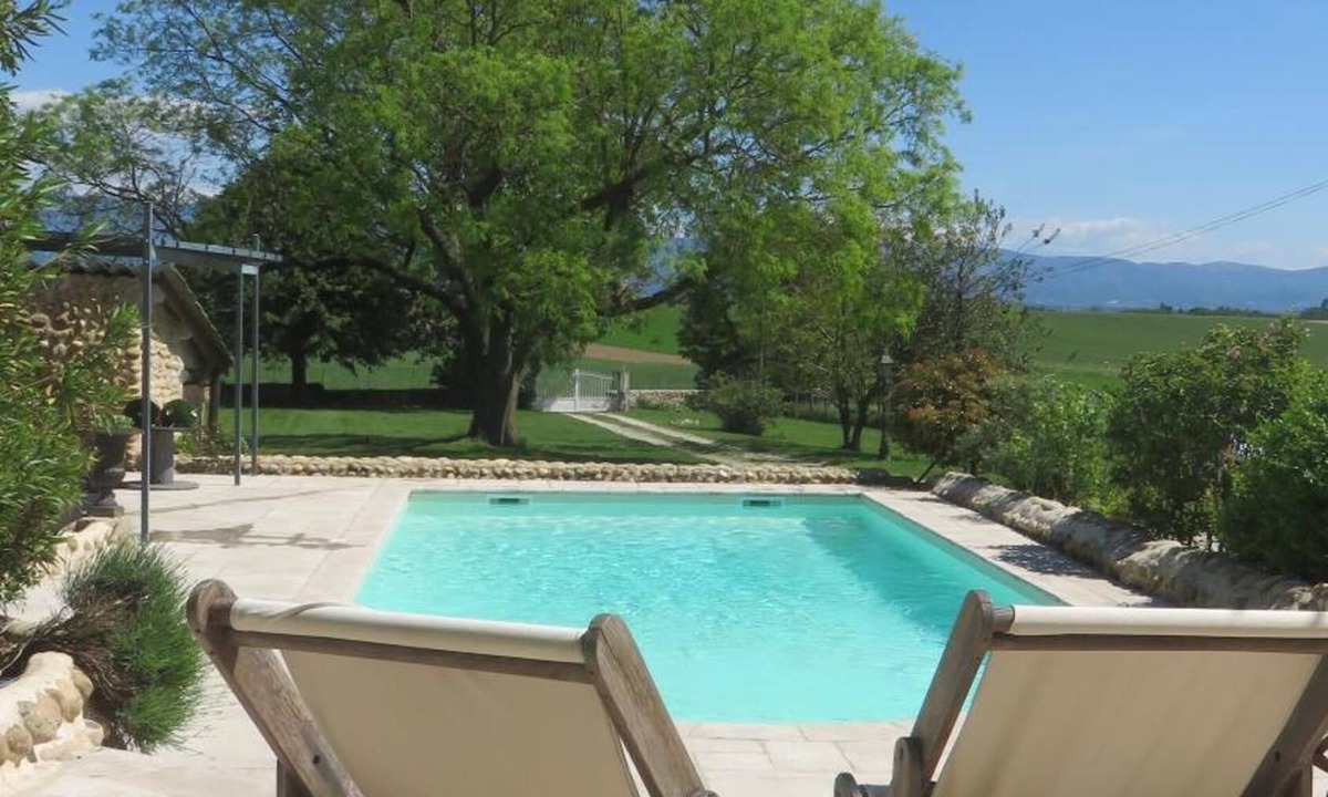 Chateauneuf-sur-Isere House | A la belle histoire