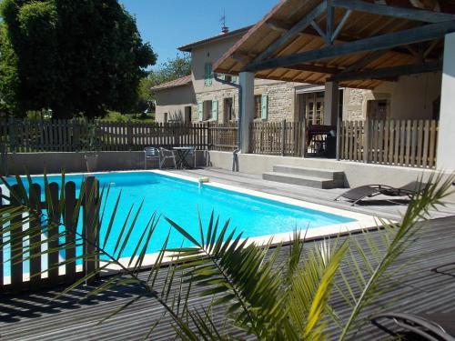 Bellegarde-Poussieu Bed & Breakfast | A La Mare du Vieux Chêne