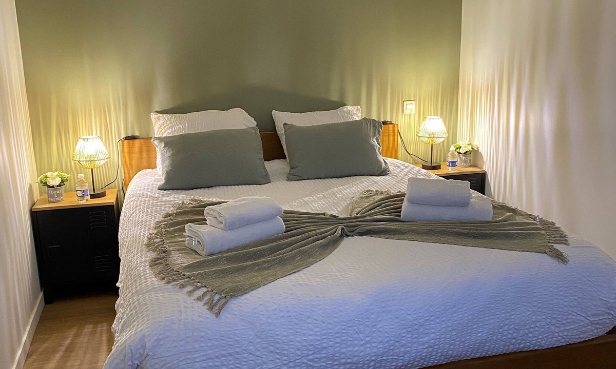 Wailly-Beaucamp House | A la petite maison (4 stars)