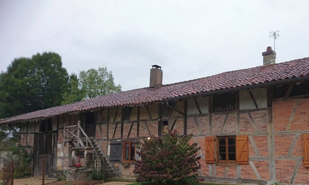 Curciat-Dongalon House | A La Poularde