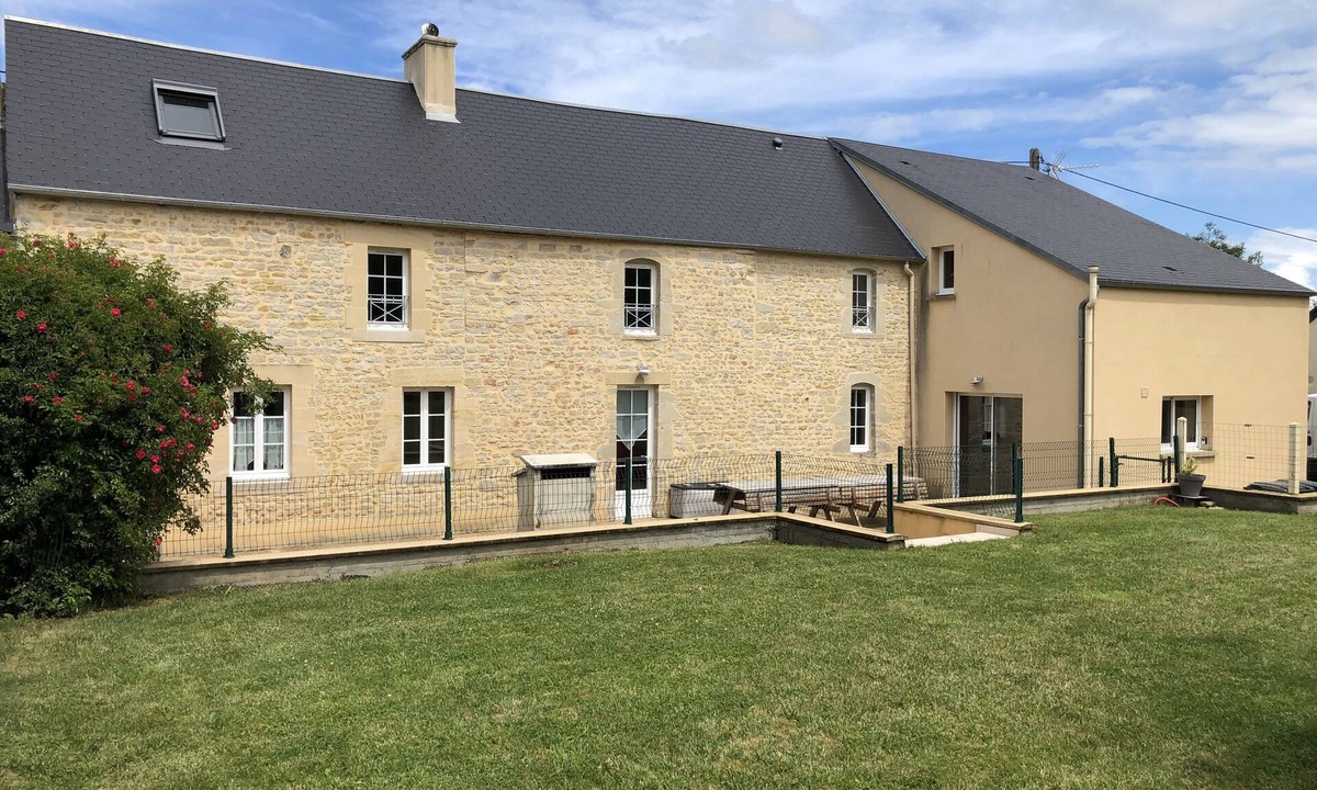 Mandeville-en-Bessin House | A large and comfortable house tastefully restored.
