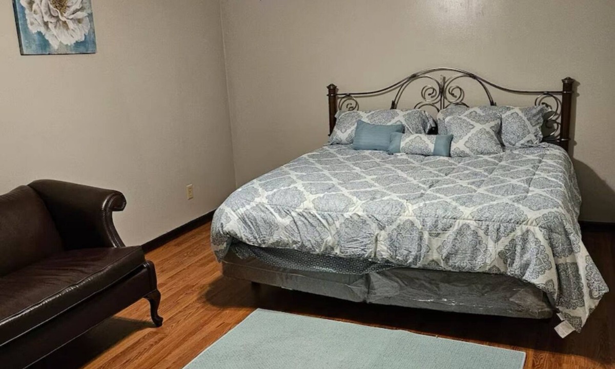 Petersburg House | A large room in Prince George County that has a King size bed and an ensuite.