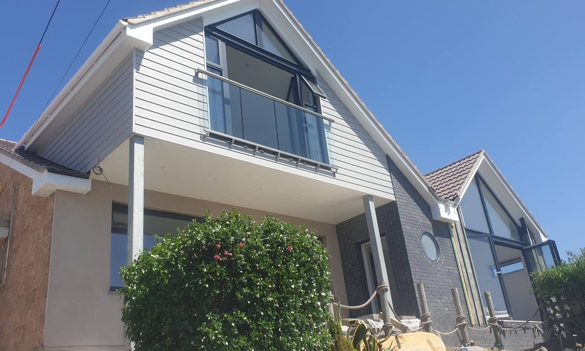 Mortehoe House | A large split level property with stunning across Woolacombe Bay