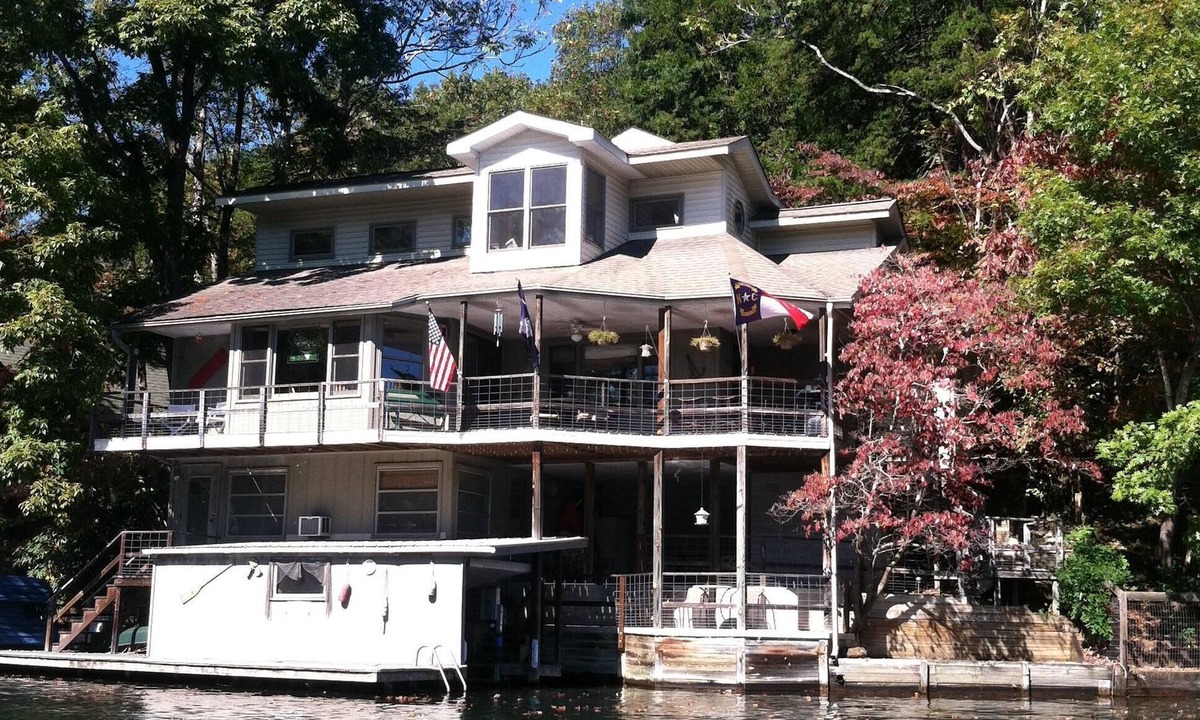 Lynn House | ~A~ Little Bit of Heaven on Lake Lanier - Convenient to TIEC