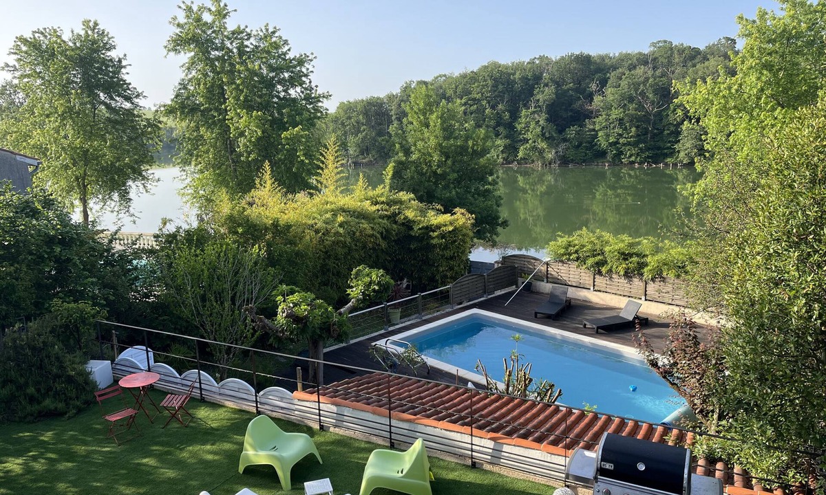 Nailloux House | A LITTLE CORNER OF PARADISE LAKE