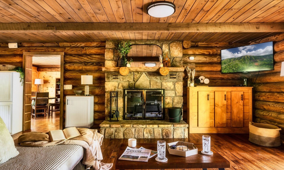 Gatlinburg Cabin | A+ Location! 3100SF! Log Cabin! View! ADAKingSuites! Game Room! Theater!Hot Tub!