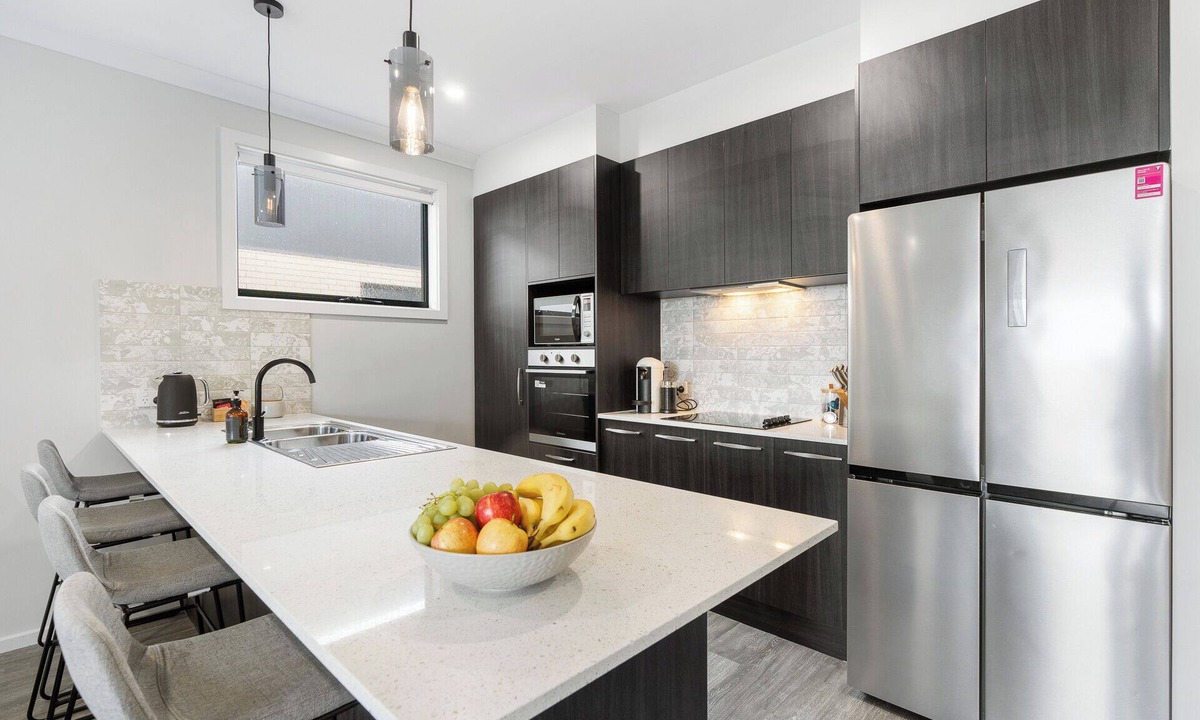 McCracken House | A+ Location | Views | Games | Balcony | BBQ+Dining