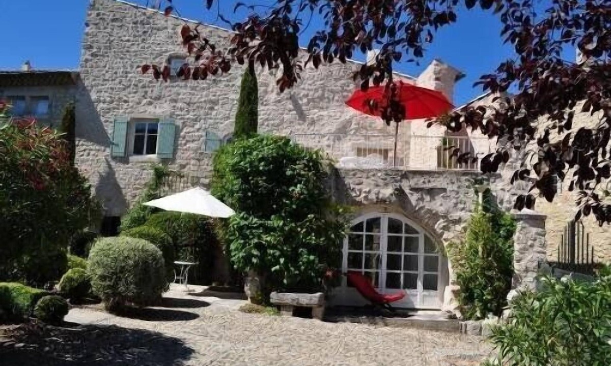 La Garde-Adhemar Cottage | A lovely lodging