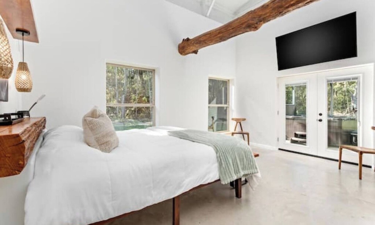 Hillister House | A Lucky Piece Retreat & Hunting Lodgen