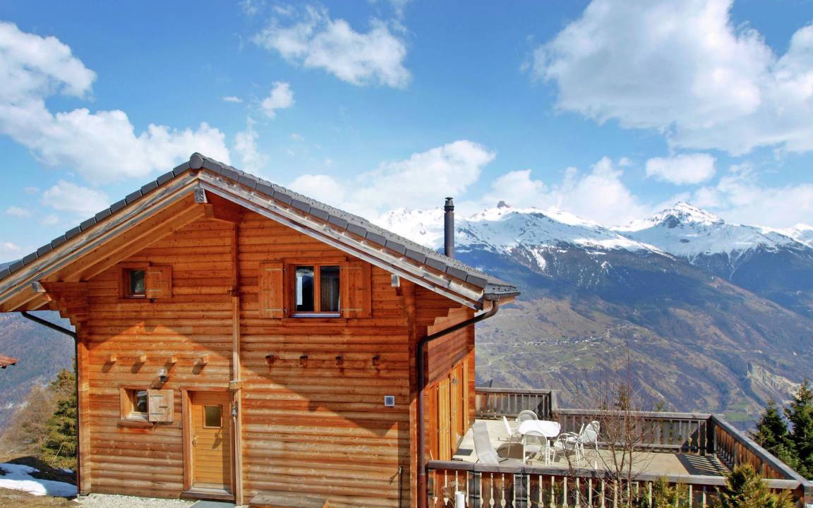 Vex House | A luxurious 6 person chalet with superb view.