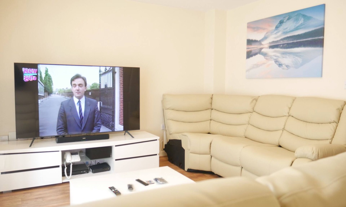 Dadlington House | A Luxurious House in Coventry