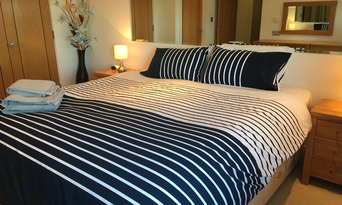 Cowes Apartment | A Luxury Third Floor Waterfront Apartment