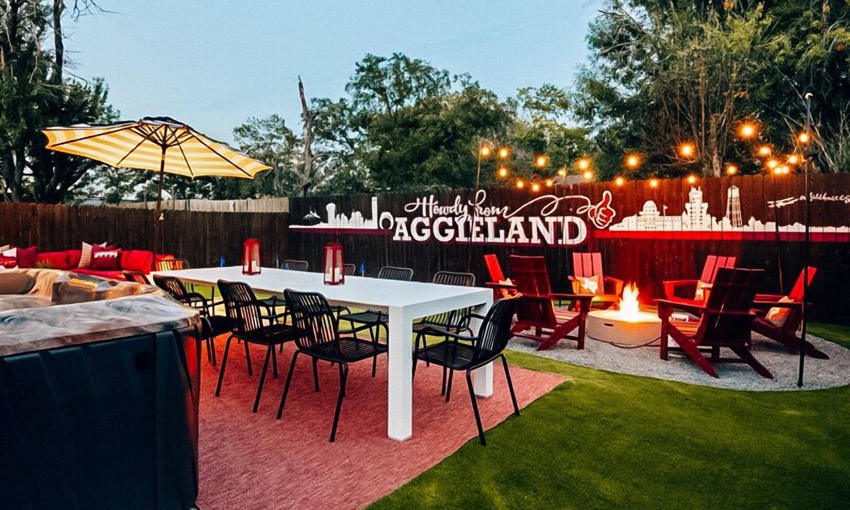 College Station House | A&M LUXURY GAME DAY HOUSE - 1 mile to Kyle Field, Hot Tub, Fire Pit, Golf