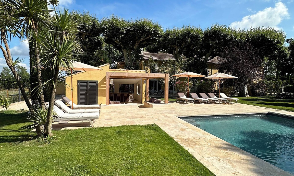 Cabannes House | A MAS IN PROVENCE Under the centuries-old plane trees