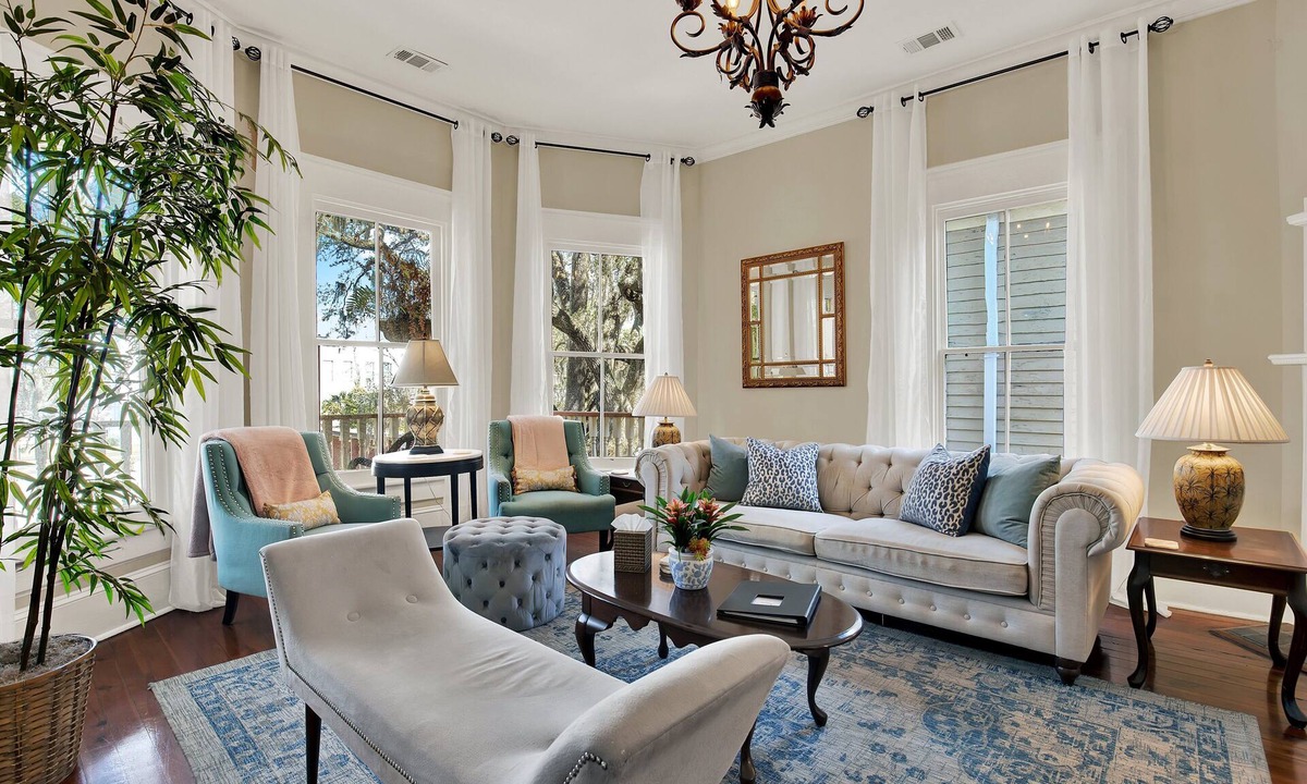 Metropolitan Condo | A Memorable Savannah Escape in Thomas Square