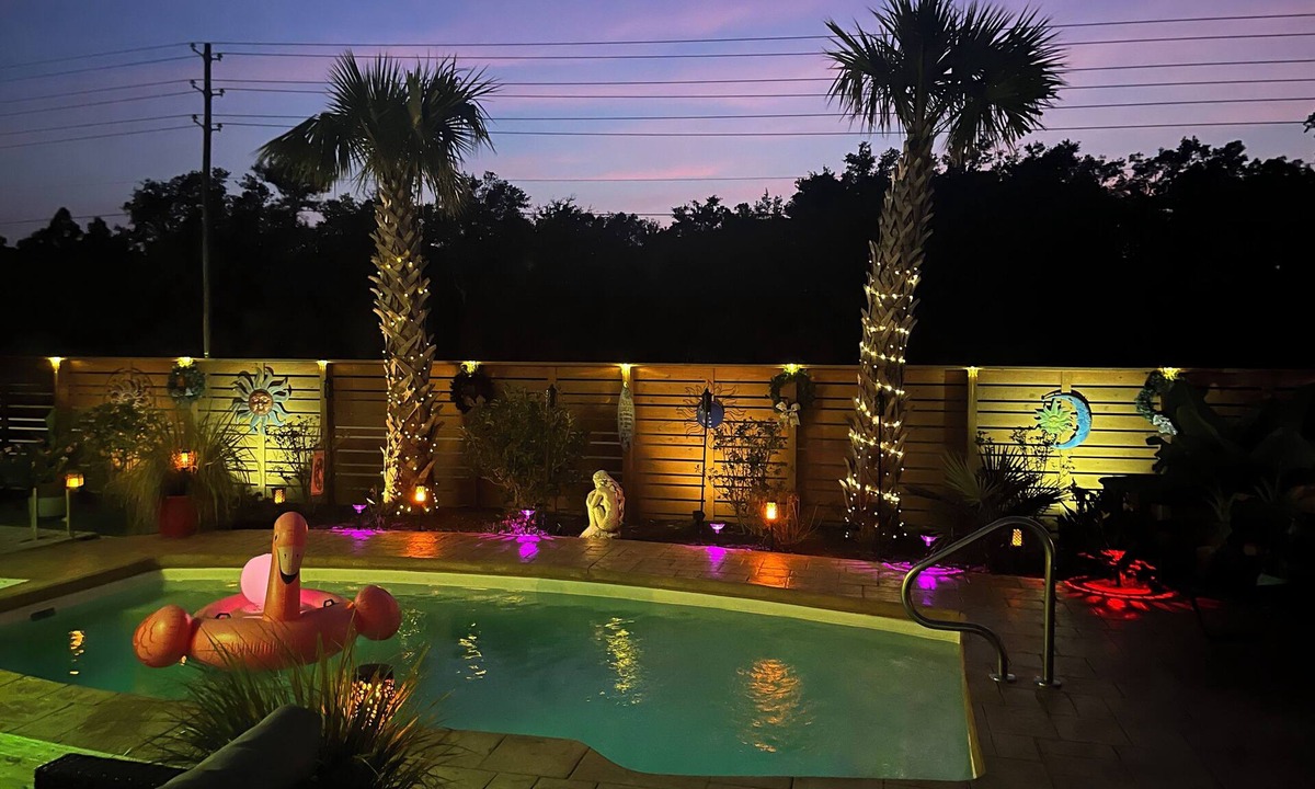 North Carolina Coast House | A Merry Little Beach House Christmas Vibes All Year Long