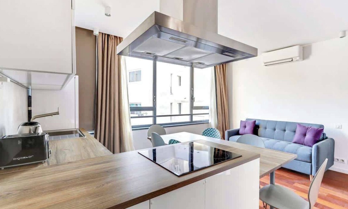 Quartier de la Chapelle Apartment | A Modern 3-BR/2BA with Parking at La Chapelle