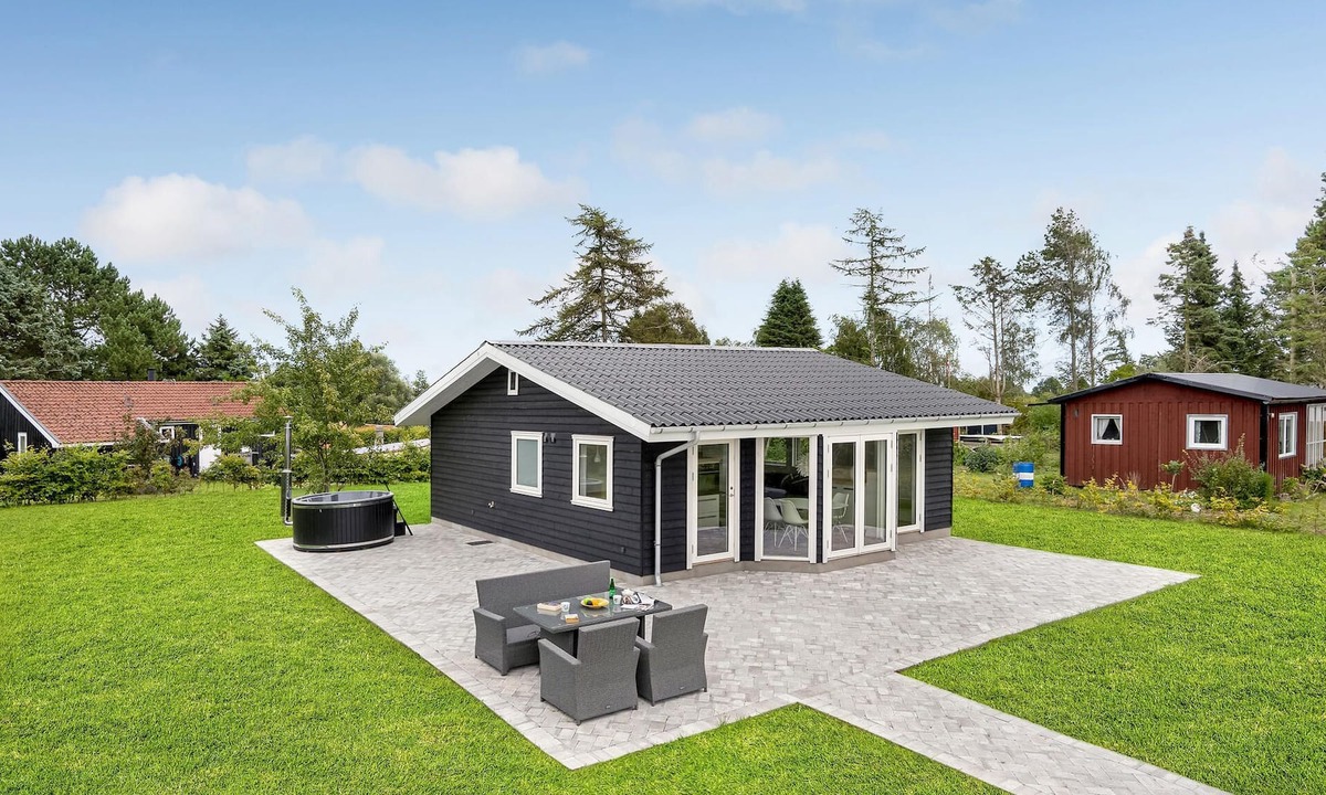Bog By House | A modern and bright vacation home welcomes you to Bogø.