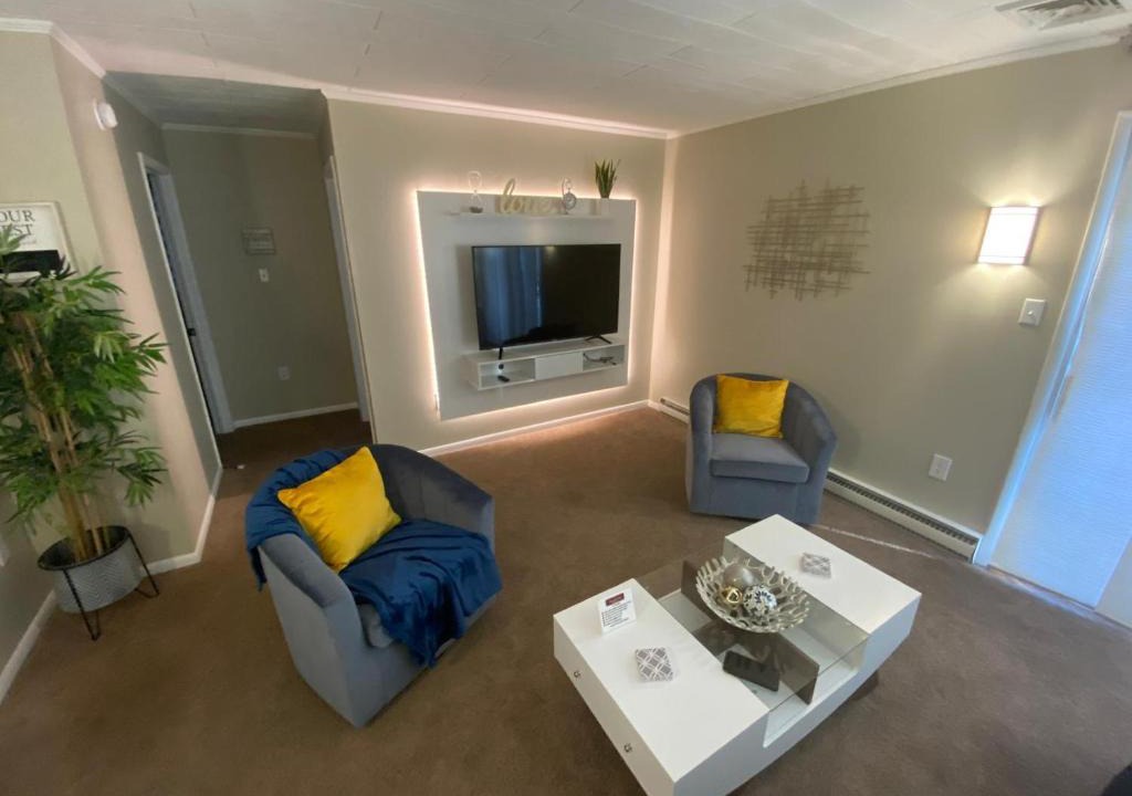 Bausman Apartment | A Modern Apt close to downtown