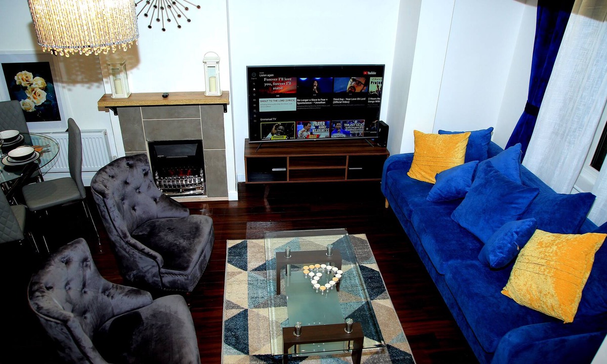 Mayesbrook House | A Modern, Comfy Newly Remodeled 2bd House