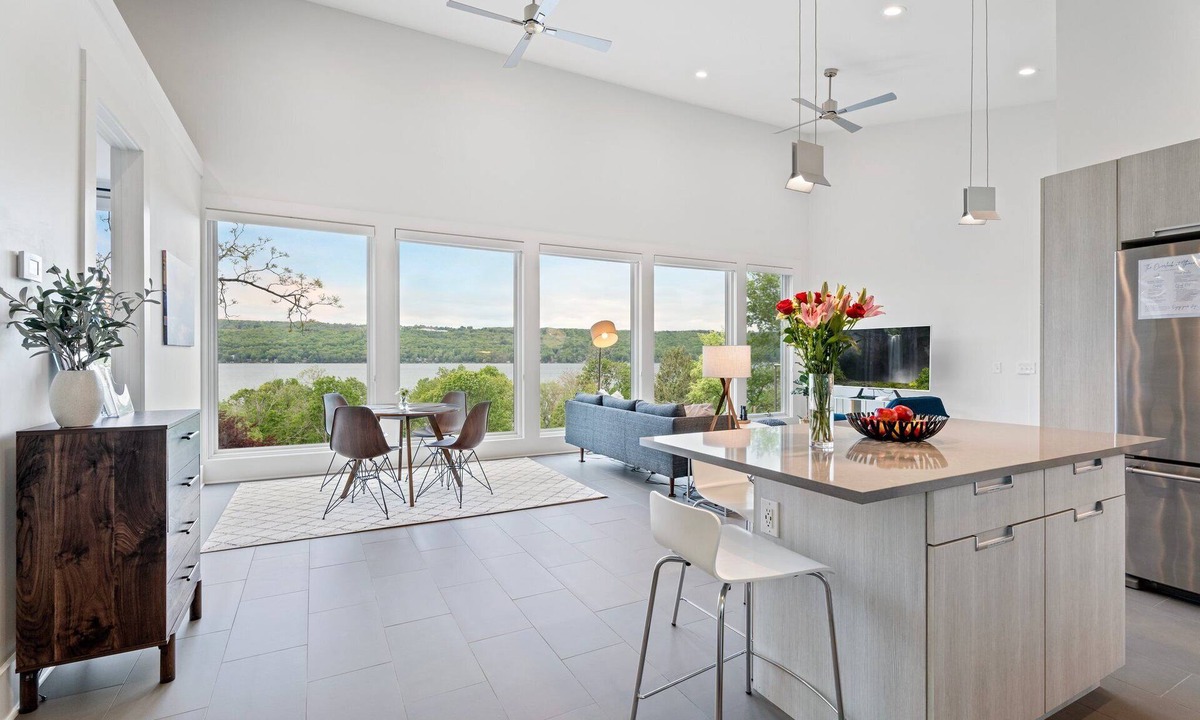 Ithaca House | A Modern Lakeview Retreat