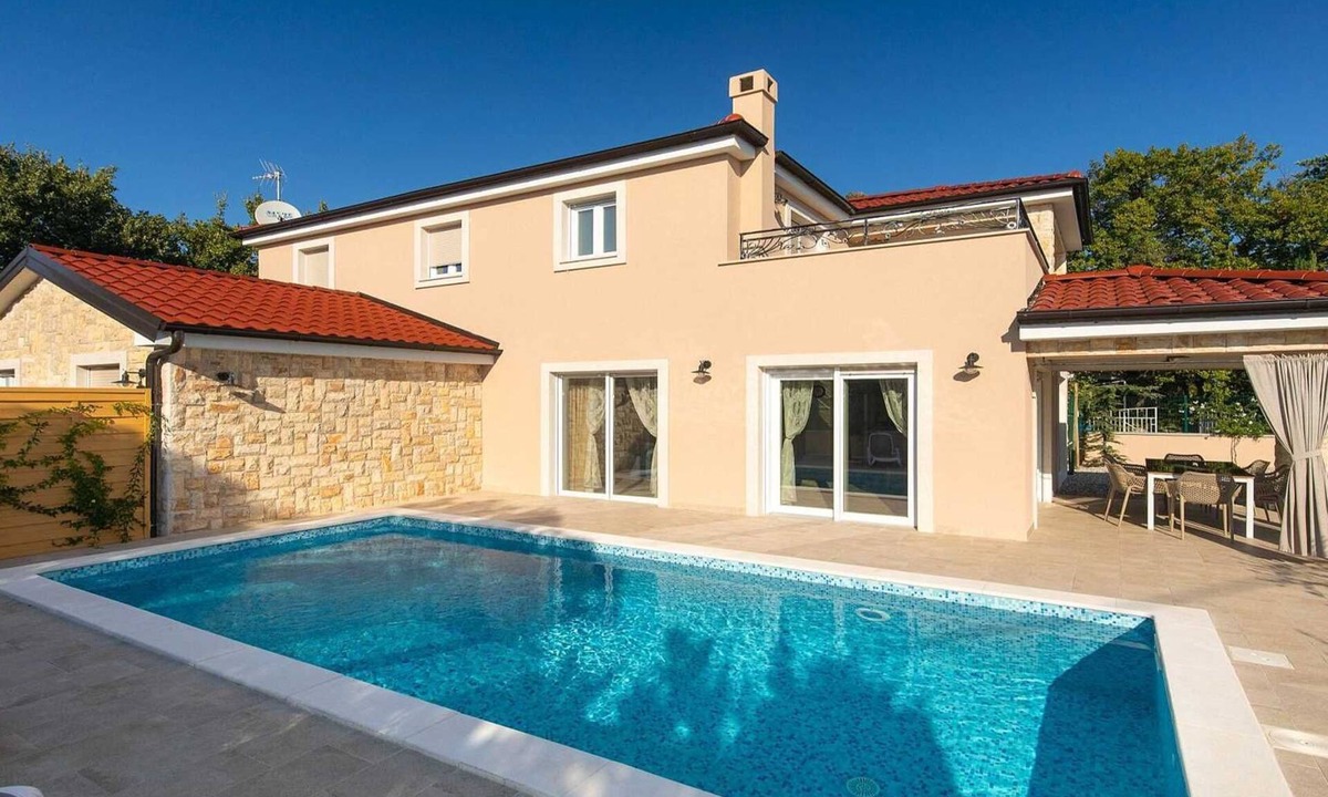 Pinezici Villa | A modern poolside villa on the island Krk