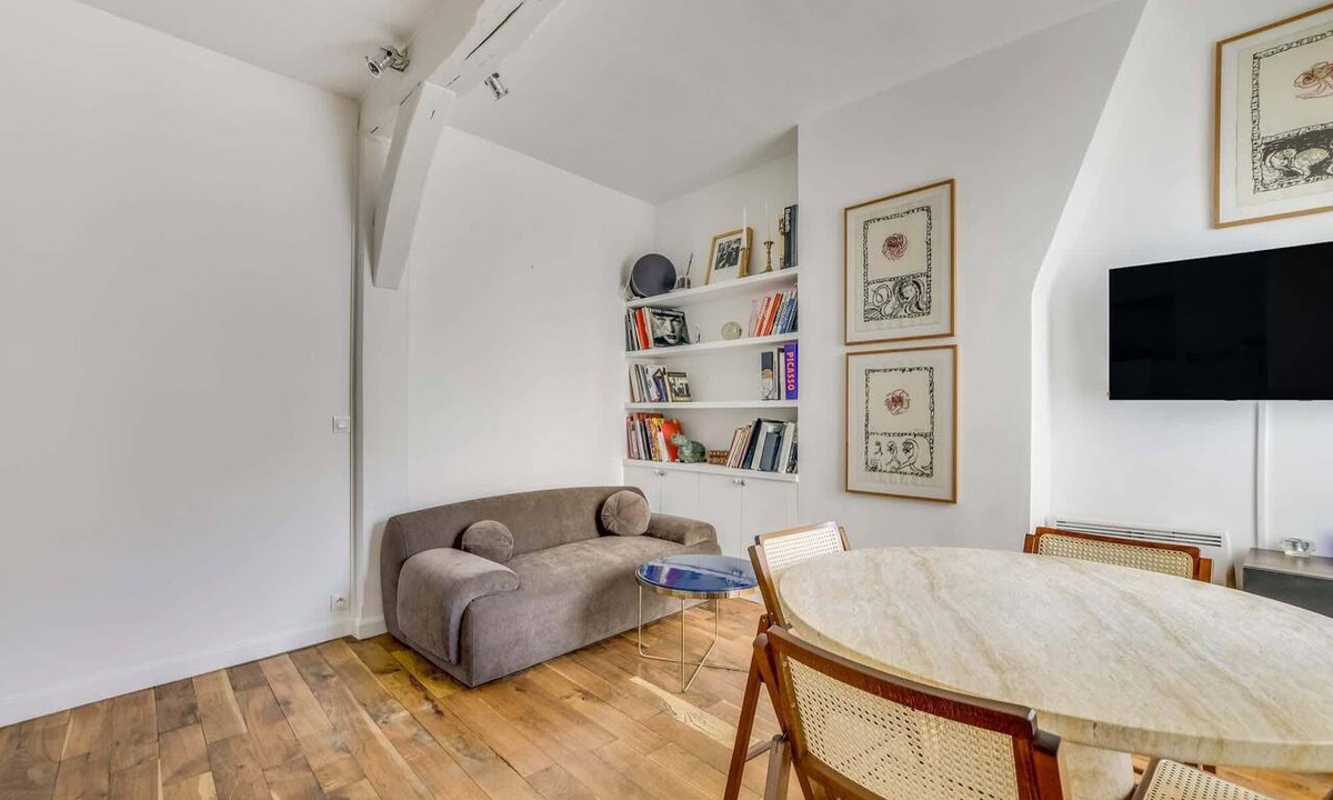 Saint-Germain-des-Pres Apartment | A Nice 1-BR in Saint-Germain