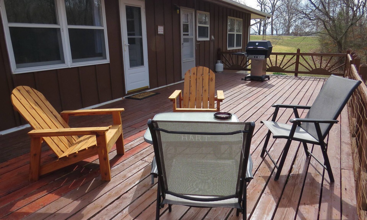 Miramiguoa Park House | A nice view of the woods awaits you from the countryside kitchen window and deck