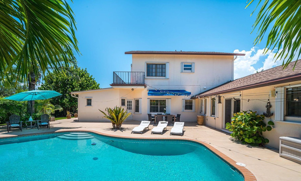 Lake Worth Villa | A Paradise Pool Villa on the Golf Course!
