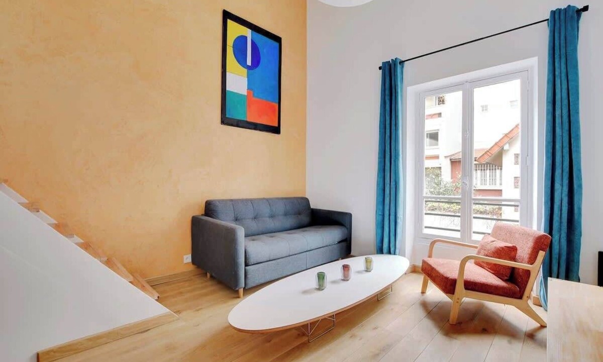 Quartier des Grandes-Carrieres Apartment | A Peaceful 2-BR/2BA in Montmartre