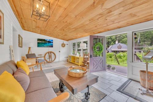 Rowland House | A perfect couples fall getaway
