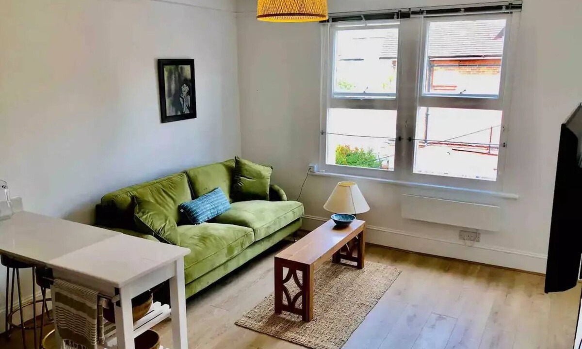 Royal Tunbridge Wells Apartment | A Perfectly located, bright, modern Victorian Flat, recently refurbished.
