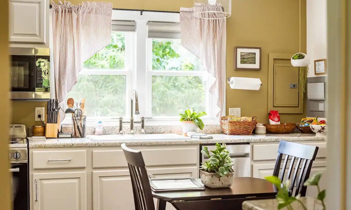 Abingdon Cottage | A perfect romantic getaway! n