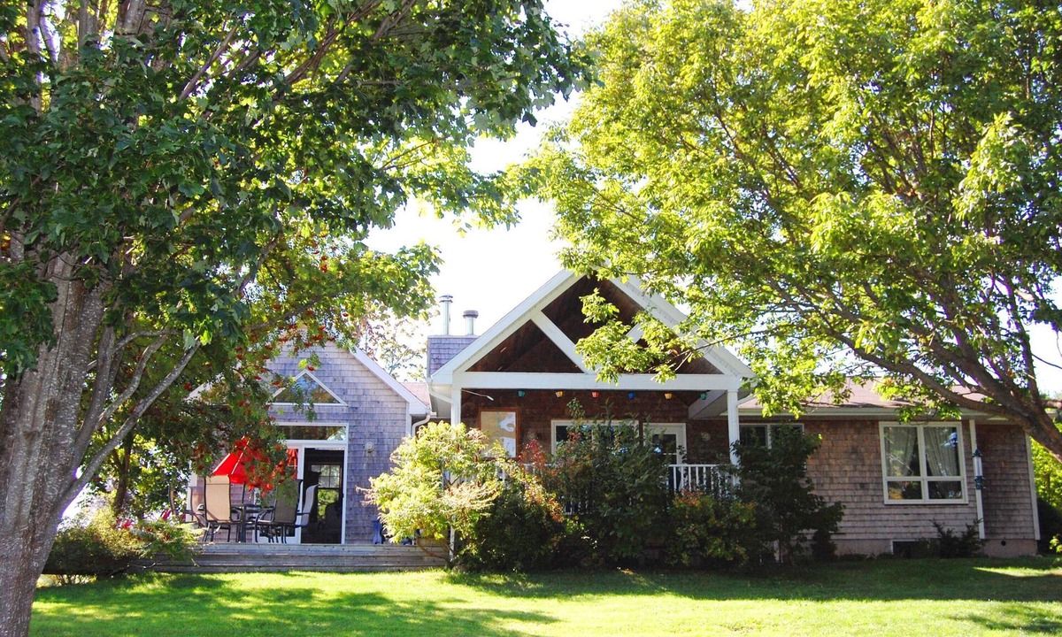 Antigonish House | A Piece of Heaven in Nova ScotianPrivate oceanfront setting on beautiful grounds