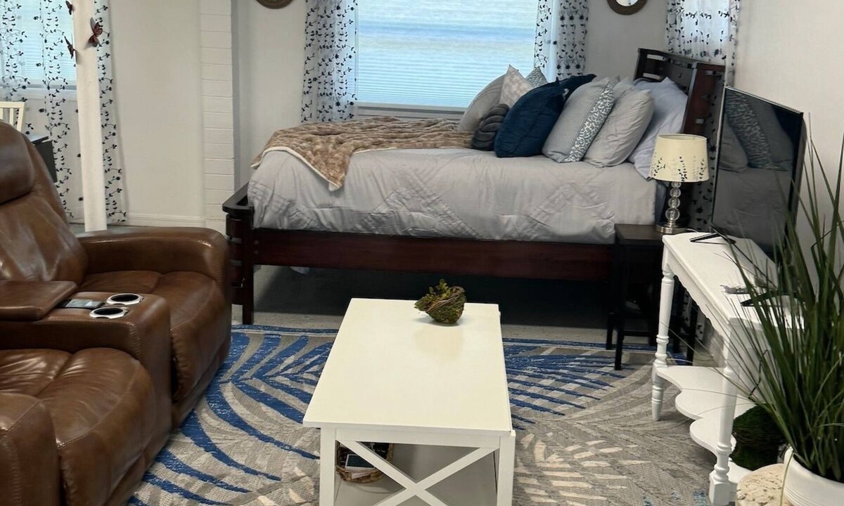 Astor Apartment | A Pierson Studio Home by the River