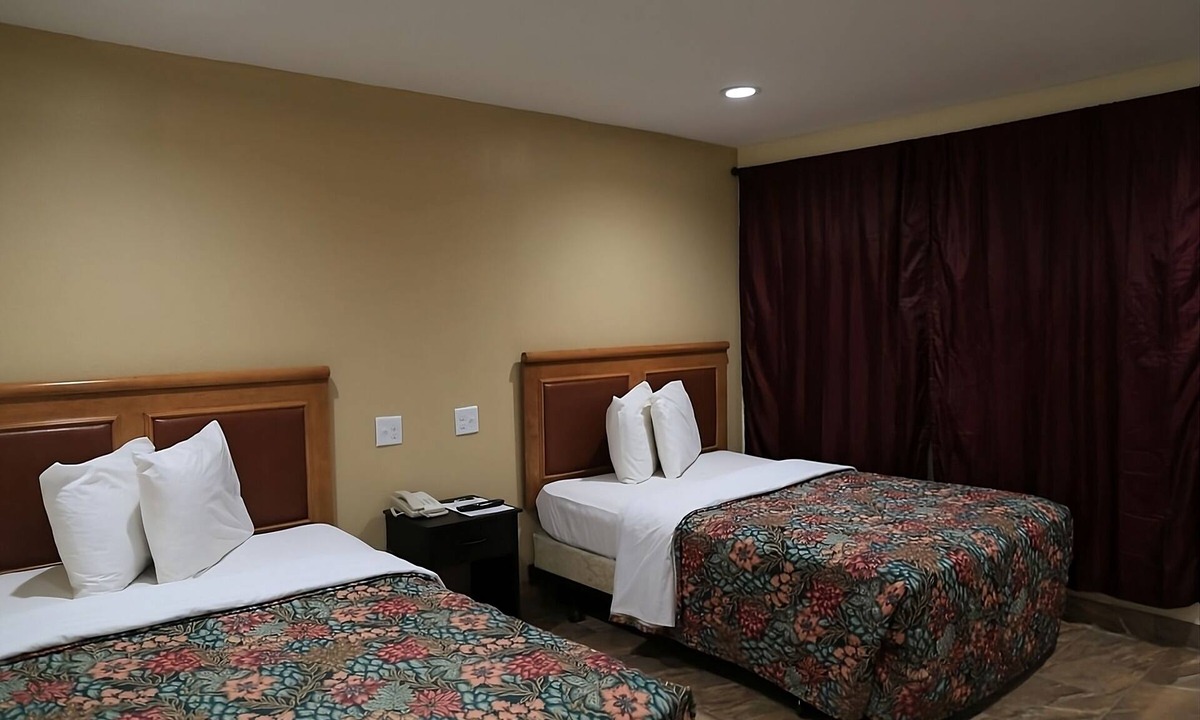 Beeville House | A Place You'll Surely Enjoy! Free Parking, Pets Allowed