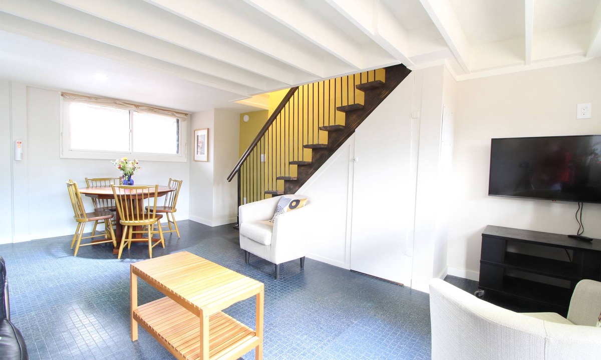 Woodstock Apartment | A pleasant space in a pleasant neighborhood in a beautiful part of the country!n