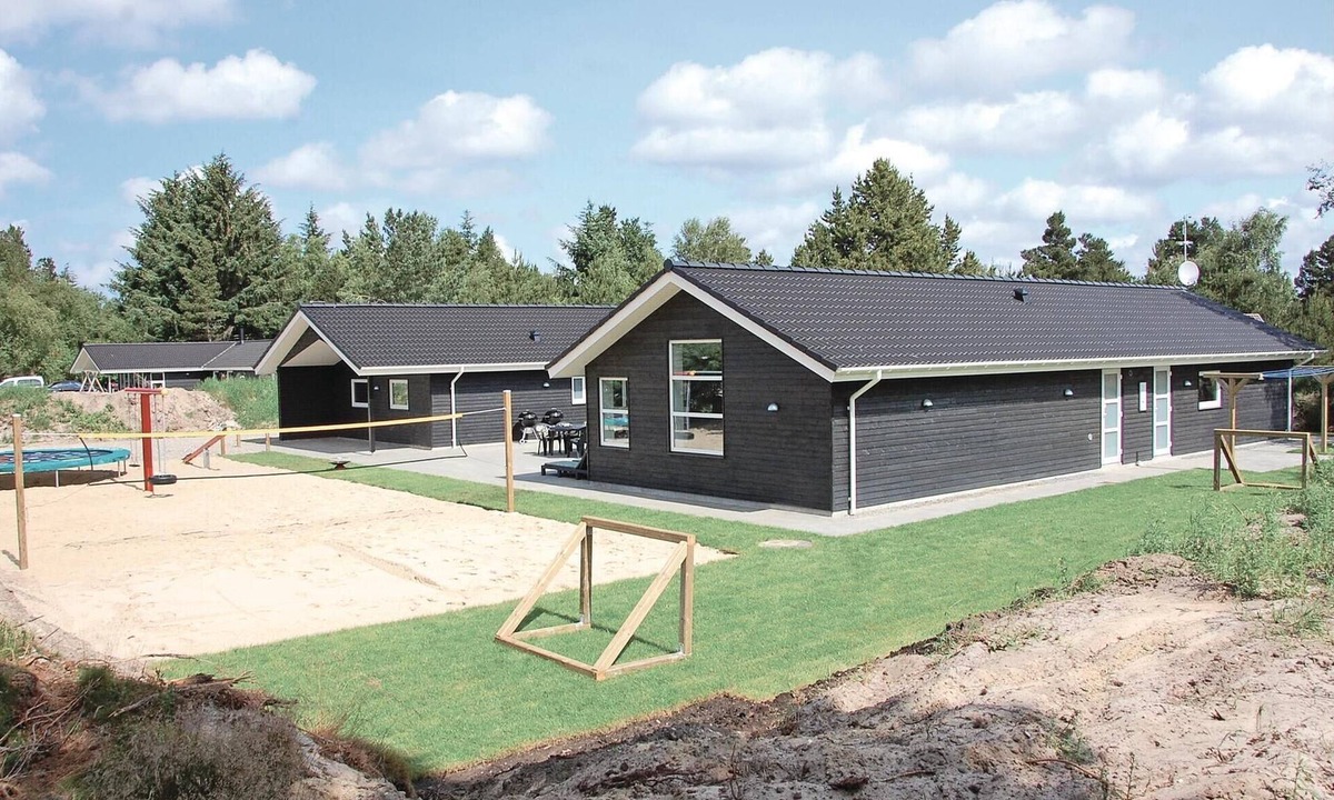 Ho House | A popular vacation home with eight good bedrooms.