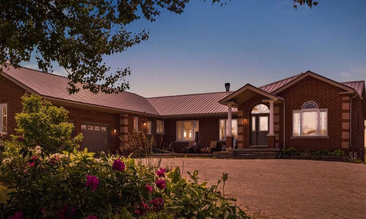 Mono House | A Private County Retreat on 35 acres!