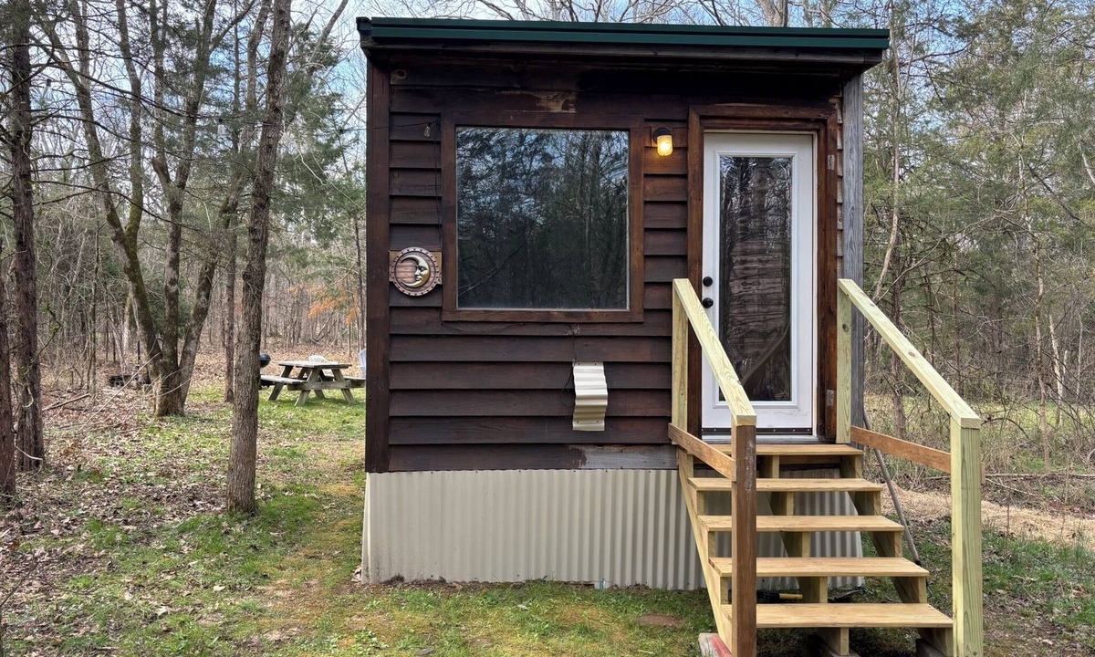 Columbia Apartment | A private tiny guest house tucked away on a quiet piece of country property.