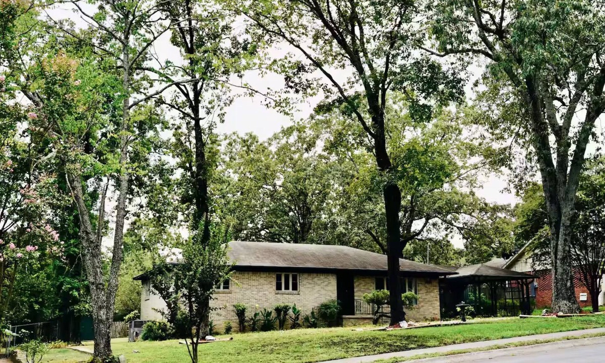 Little Rock House | A quaint and peaceful home - perfect for a family getaway close to everything!