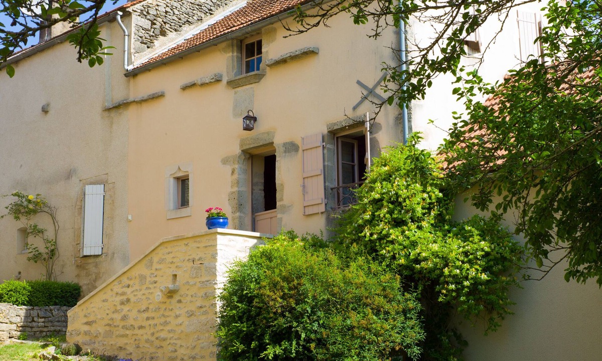 Flavigny-sur-Ozerain House | A quiet and comfortable house in a burgundy's medieval village