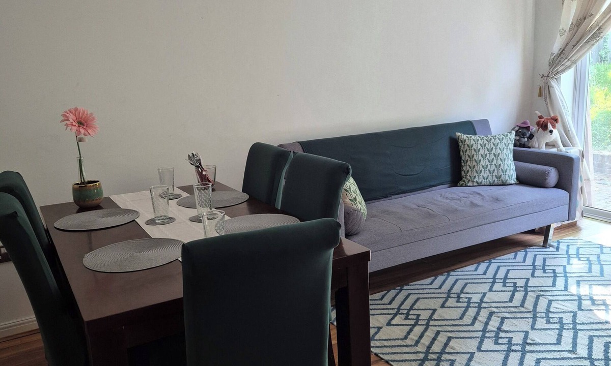 Winchmore Hill Apartment | A quiet room in a two bed room flat