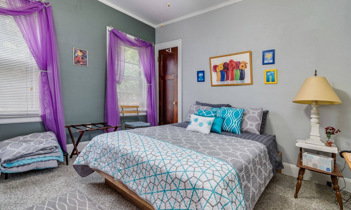 Oak Park House | A quiet stay while you are away