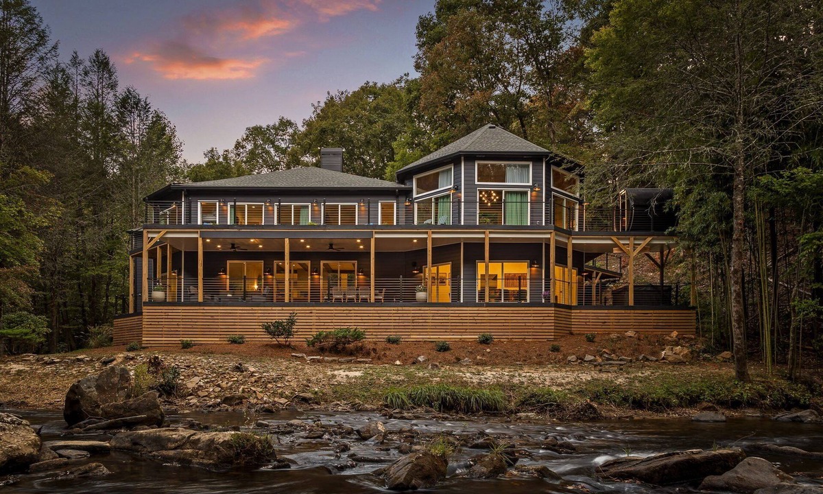 McCaysville Villa | A Rare Holiday Opening at Driftwood Rapids Villa!
