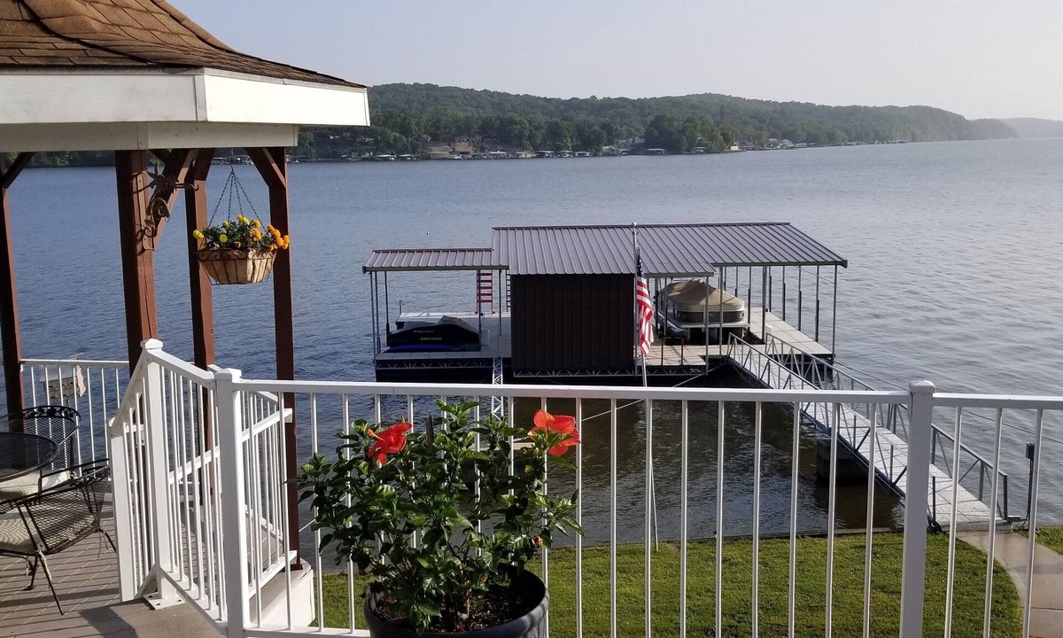 Climax Springs House | A Recreational Mecca! Views·Dock·Jet Ski Slips·Kayaks·Fire Pit·Pool Table